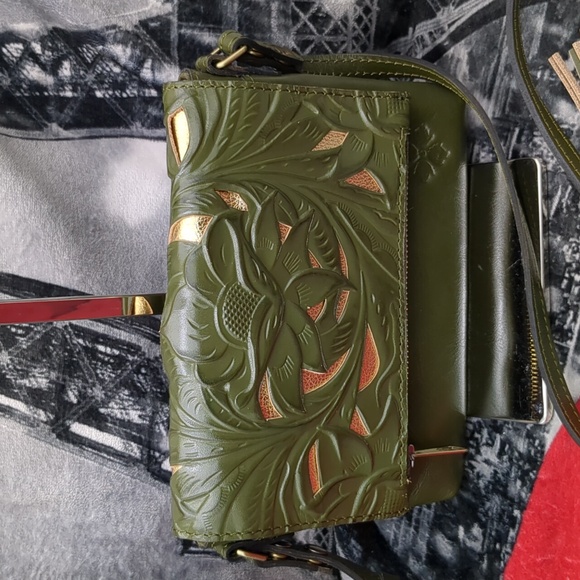 Patricia Nash Corfu Crossbody Cutout tooled - Picture 2 of 13